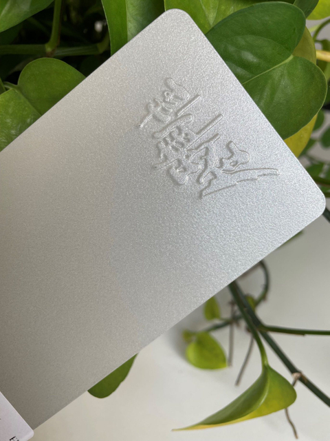 Couleurs Ral personnalisées et revêtement en poudre électrostatique métallique Pantone Super lisse Texture Sany Rides revêtement en poudre noire Pai pour article en acier métallique enduit